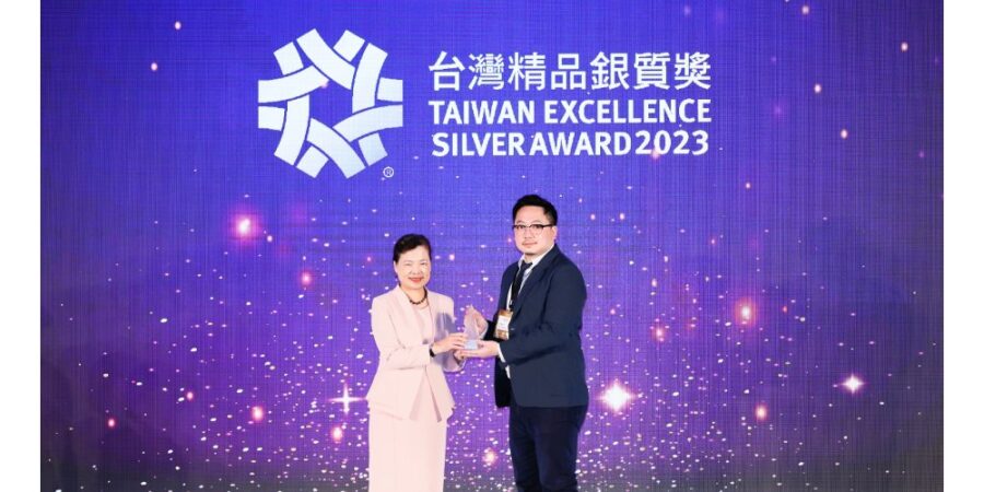 Solomon's Senior Product Manager, Michael Lee, (right) is presented with the Taiwan Excellence Silver Award 2023. Solomon's Senior Product Manager, Michael Lee, (right) is presented with the Taiwan Excellence Silver Award 2023.
