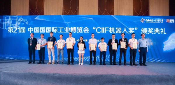CIIF-2019-robotics-award Solomon representatives on stage at CIIF 2019 in Shanghai to receive the CIFF 2019 Robotics Award