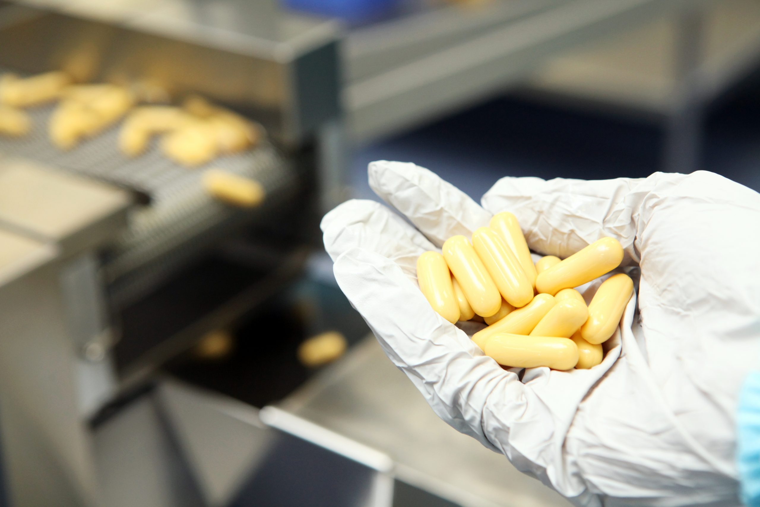 疫情雖逐步受到控制,但由於機械結構複雜,遠端線上教學未必能清楚描述,一旦失誤,恐導致設備損壞延宕產品生產時程。 無縫串聯數位建模與製造,用AI視覺加速工廠生產效率